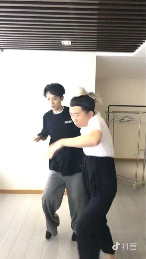 杨迪抖音爆料事件视频播放,视频播放引发热议，真相究竟如何？